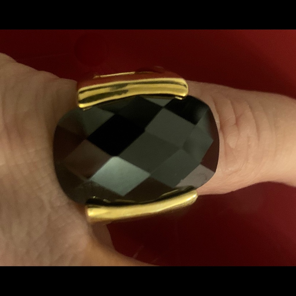 Gold ring with cut crystal